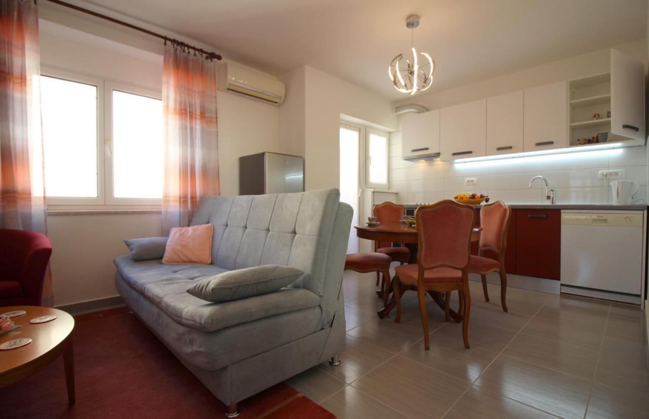 Apartment Agata In City Center Porec Bagian luar foto