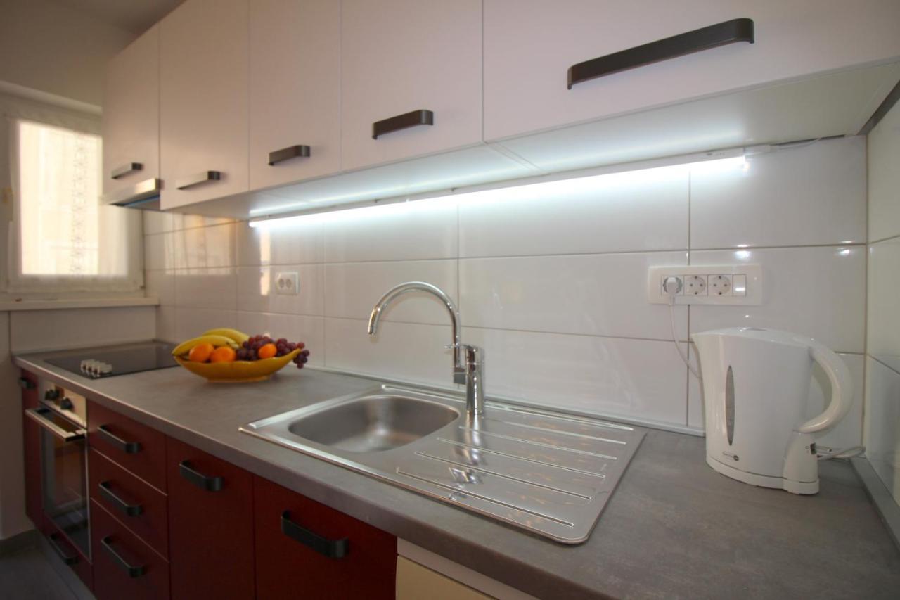 Apartment Agata In City Center Porec Bagian luar foto