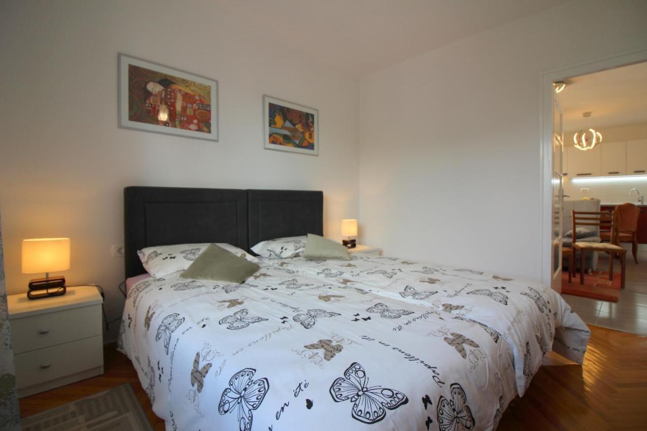 Apartment Agata In City Center Porec Bagian luar foto
