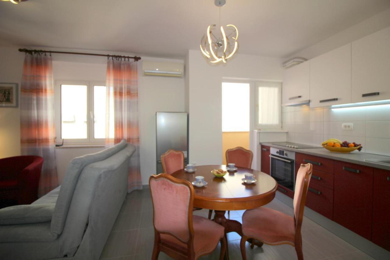Apartment Agata In City Center Porec Bagian luar foto