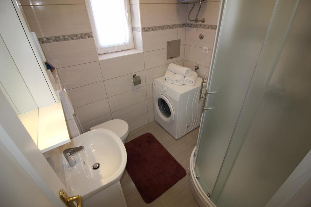 Apartment Agata In City Center Porec Bagian luar foto
